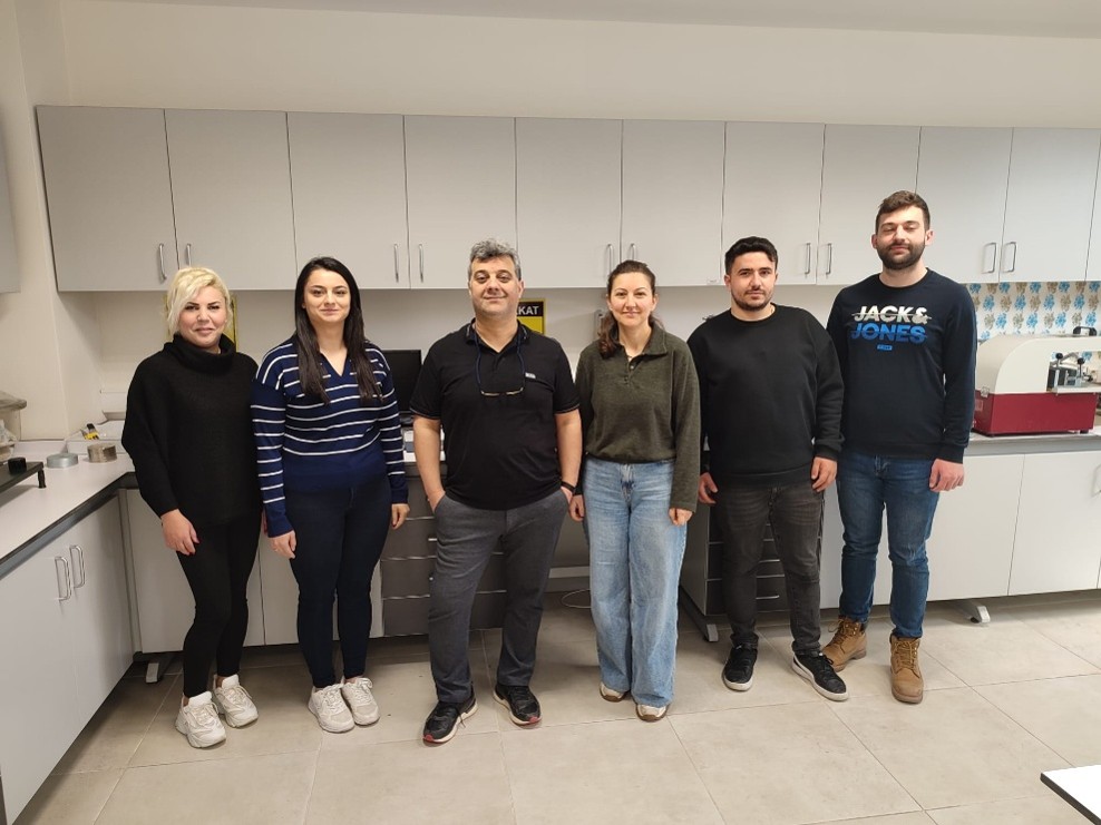 Prof. Dr. Harun Mindivan araştırma grubu ekip fotoğrafı